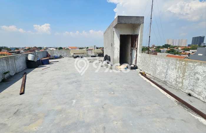 Ruko Dijual di Surabaya LT 119m2 & LB 320m2 Lokasi Terbaik! Ruko Dijual di Surabaya LT 119m2 & LB 320m2 Lokasi Terbaik!