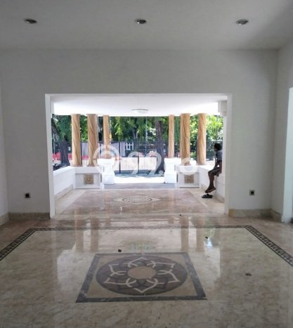 Rumah Bagus Disewakan di Raya Darmo, Surabaya LT 900m2, LB 650m2 Rumah Bagus Disewakan di Raya Darmo, Surabaya LT 900m2, LB 650m2
