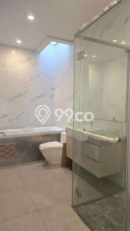 Rumah Elit Modern Tanpa Renovasi di Pakuwon City Surabaya Rumah Elit Modern Tanpa Renovasi di Pakuwon City Surabaya