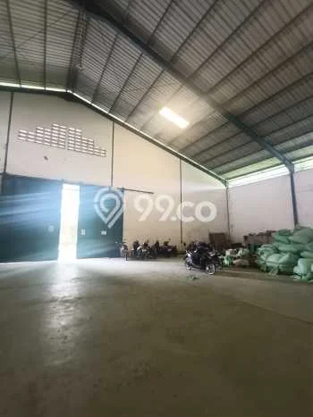 Gudang disewakan di Benowo Surabaya dengan luas bangunan 2160m2 Gudang disewakan di Benowo Surabaya dengan luas bangunan 2160m2