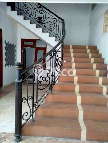 Rumah Bagus Disewakan di Raya Darmo, Surabaya LT 900m2, LB 650m2 Rumah Bagus Disewakan di Raya Darmo, Surabaya LT 900m2, LB 650m2