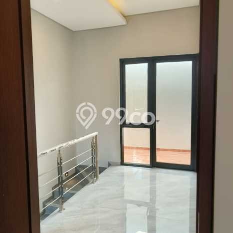 Rumah Luxury Modern Siap Huni di Pakuwon Indah Surabaya Rumah Luxury Modern Siap Huni di Pakuwon Indah Surabaya