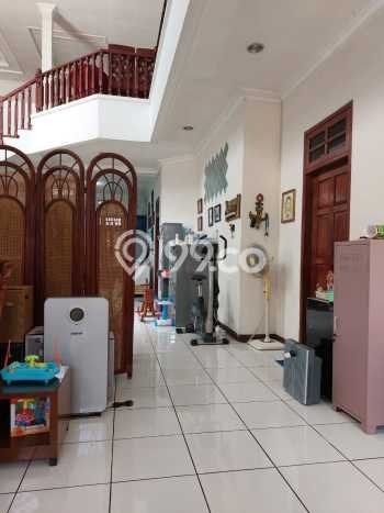 Rumah Mewah LB 500m2 Siap Huni Desain Elegan di Kediri, Kediri Rumah Mewah LB 500m2 Siap Huni Desain Elegan di Kediri, Kediri