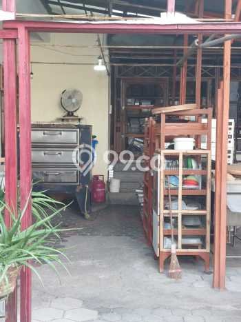 Rumah Mewah LB 500m2 Siap Huni Desain Elegan di Kediri, Kediri Rumah Mewah LB 500m2 Siap Huni Desain Elegan di Kediri, Kediri