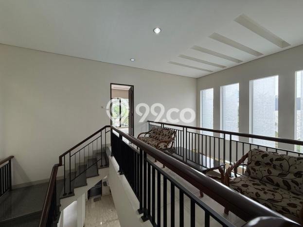 Rumah Luxury Modern Tanpa Renovasi di Sukomanunggal Surabaya Rumah Luxury Modern Tanpa Renovasi di Sukomanunggal Surabaya