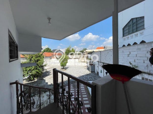 Jual Rumah Mewah Elegan Dengan View Eksklusif di Raya Darmo, Surabaya Jual Rumah Mewah Elegan Dengan View Eksklusif di Raya Darmo, Surabaya
