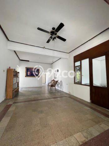 Jual Rumah Mewah Elegan Dengan View Eksklusif di Raya Darmo, Surabaya Jual Rumah Mewah Elegan Dengan View Eksklusif di Raya Darmo, Surabaya