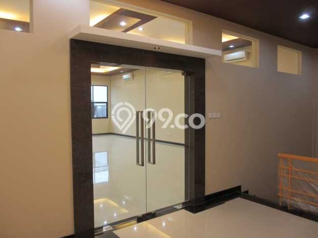 Ruko Dijual di Surabaya LT 132m2 & LB 650m2 Lokasi Terbaik! Ruko Dijual di Surabaya LT 132m2 & LB 650m2 Lokasi Terbaik!