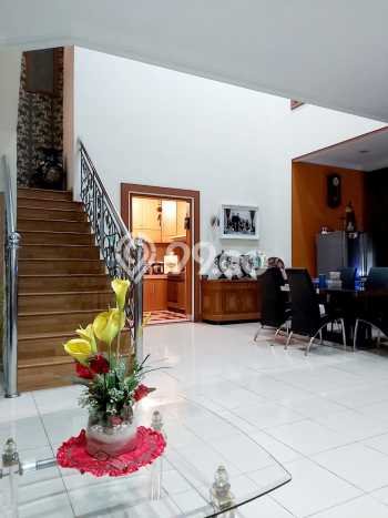 Ready to Use! Luxury House LT 200m2 Desain Elegan di Permata Buana Ready to Use! Luxury House LT 200m2 Desain Elegan di Permata Buana