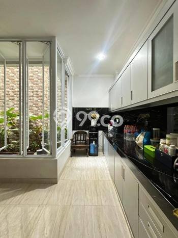 Rumah Elit LB 400m2 Siap Pakai Desain Elegan di Legenda Wisata, Jakarta Timur Rumah Elit LB 400m2 Siap Pakai Desain Elegan di Legenda Wisata, Jakarta Timur