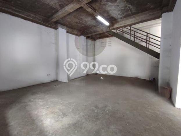 Gudang Area Strategis Kawasan Pulo Gadung, Luas 336m², Siap Usaha Gudang Area Strategis Kawasan Pulo Gadung, Luas 336m², Siap Usaha
