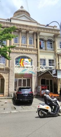 Unit Ruko Dijual di Bekasi LT 68m2 & LB 204m2 Unit Ruko Dijual di Bekasi LT 68m2 & LB 204m2