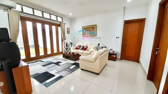 For Sale! Luxury House LT 550m2 Desain Modern di Jaka Setia For Sale! Luxury House LT 550m2 Desain Modern di Jaka Setia