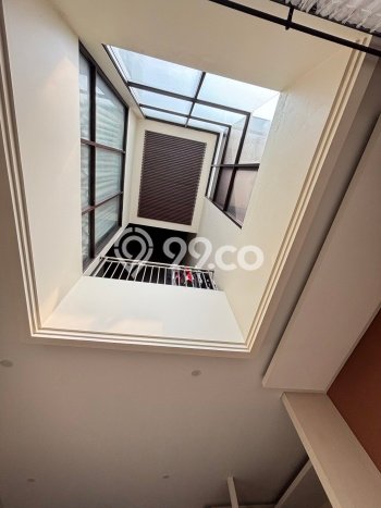 Hunian Eksklusif Dijual LT 200m2 di BSD, Tangerang Selatan Hunian Eksklusif Dijual LT 200m2 di BSD, Tangerang Selatan