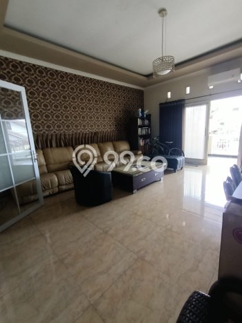 Hunian Mewah LB 350m2 Siap Pakai Desain Elegan di Sektor 3 - Bintaro, Tangerang Selatan Hunian Mewah LB 350m2 Siap Pakai Desain Elegan di Sektor 3 - Bintaro, Tangerang Selatan