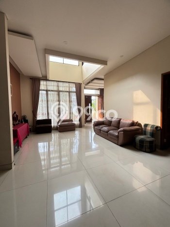 Hunian Eksklusif Dijual LT 200m2 di BSD, Tangerang Selatan Hunian Eksklusif Dijual LT 200m2 di BSD, Tangerang Selatan