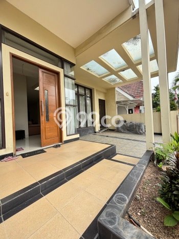 Hunian Eksklusif Dijual LT 200m2 di BSD, Tangerang Selatan Hunian Eksklusif Dijual LT 200m2 di BSD, Tangerang Selatan