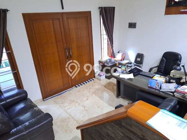 Rumah LB 465m² di Pinggir Kota Taman Meruya, Jakarta Barat - Harga Terjangkau Rumah LB 465m² di Pinggir Kota Taman Meruya, Jakarta Barat - Harga Terjangkau