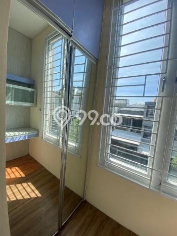 Disewakan! Rumah 4 Kamar Tidur &
3 Kamar Mandi di Pantai Indah Kapuk, Jakarta Utara Disewakan! Rumah 4 Kamar Tidur &
3 Kamar Mandi di Pantai Indah Kapuk, Jakarta Utara