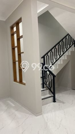 Rumah Strategis Minimalis Lb 135m2 di Serpong Utara, Tangerang Selatan Rumah Strategis Minimalis Lb 135m2 di Serpong Utara, Tangerang Selatan