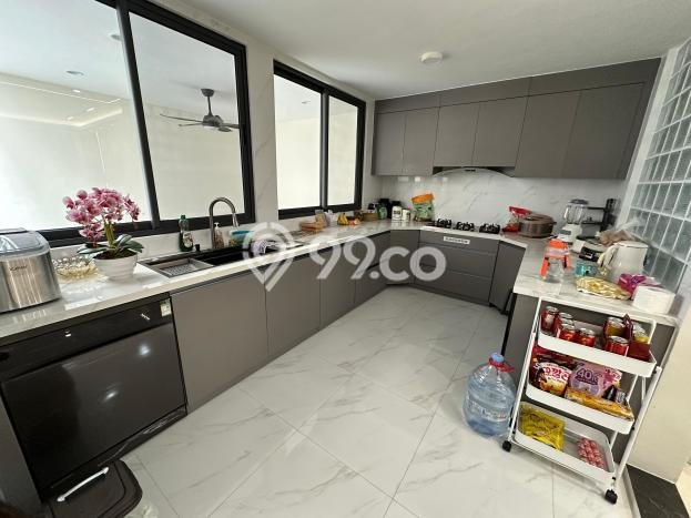 For Sale! Luxury House LT 250m2 Desain Elegan di Pantai Indah Kapuk For Sale! Luxury House LT 250m2 Desain Elegan di Pantai Indah Kapuk