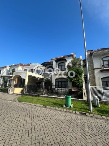 Rumah Mewah Siap Huni LT 240m2 di Lakarsantri, Surabaya Rumah Mewah Siap Huni LT 240m2 di Lakarsantri, Surabaya
