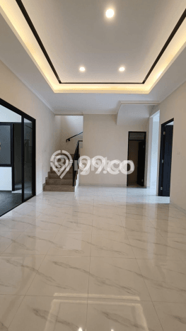 Rumah di Mulyorejo, Surabaya, LT 135m2m² Bangunan 195m2m² - JUAL CEPAT! Rumah di Mulyorejo, Surabaya, LT 135m2m² Bangunan 195m2m² - JUAL CEPAT!