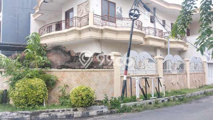 Rumah Modern Dikontrakkan di Dukuh Pakis Surabaya Lokasi Sangat Strategis Rumah Modern Dikontrakkan di Dukuh Pakis Surabaya Lokasi Sangat Strategis