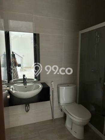 Disewakan! Rumah 3 Kamar Tidur &
3 Kamar Mandi di Pantai Indah Kapuk, Jakarta Utara Disewakan! Rumah 3 Kamar Tidur &
3 Kamar Mandi di Pantai Indah Kapuk, Jakarta Utara