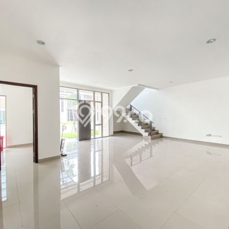 Ready to Use! Luxury House LT 180m2 Desain Elegan di Pantai Indah Kapuk Ready to Use! Luxury House LT 180m2 Desain Elegan di Pantai Indah Kapuk