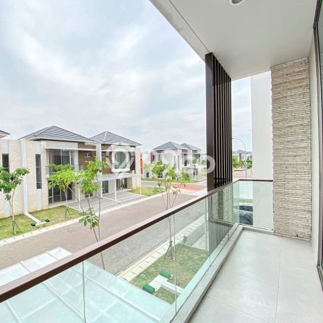 Ready to Use! Luxury House LT 180m2 Desain Elegan di Pantai Indah Kapuk Ready to Use! Luxury House LT 180m2 Desain Elegan di Pantai Indah Kapuk