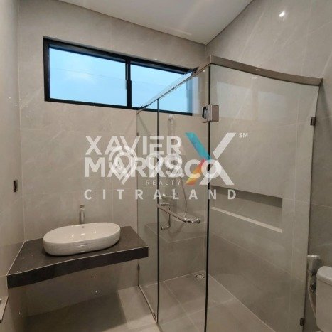 Rumah Luxury Modern Tanpa Renovasi di Citraland Surabaya Rumah Luxury Modern Tanpa Renovasi di Citraland Surabaya