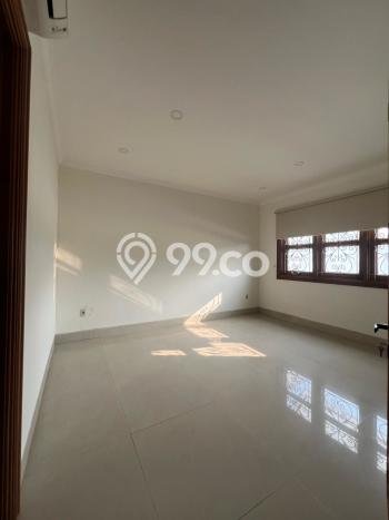 For Sale! Luxury House LT 274m2 Desain Elegan di Puri Indah For Sale! Luxury House LT 274m2 Desain Elegan di Puri Indah