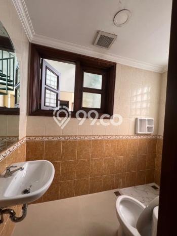 For Sale! Luxury House LT 274m2 Desain Elegan di Puri Indah For Sale! Luxury House LT 274m2 Desain Elegan di Puri Indah