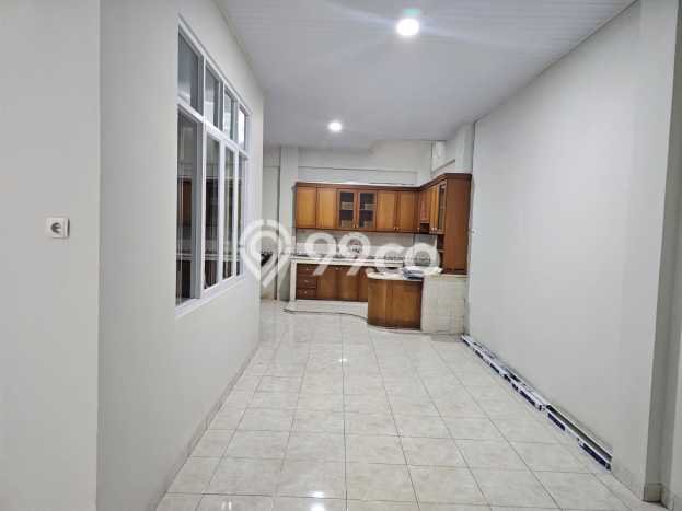 Dijual Hunian Rumah Terawat 4 Kamar di Semanan, Jakarta Barat Dijual Hunian Rumah Terawat 4 Kamar di Semanan, Jakarta Barat