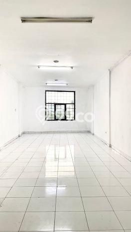 Ruko Dijual di Prime Area Jakarta Barat Luas 68m2 Ruko Dijual di Prime Area Jakarta Barat Luas 68m2