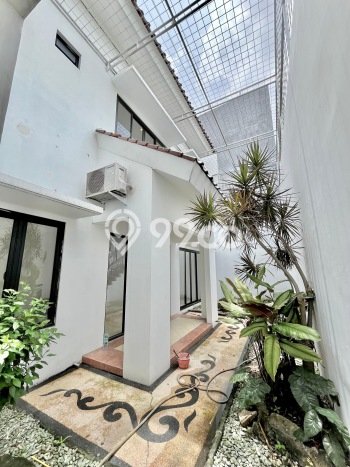 Rumah Mewah Siap Huni LT 280m2 di Sambikerep, Surabaya Rumah Mewah Siap Huni LT 280m2 di Sambikerep, Surabaya