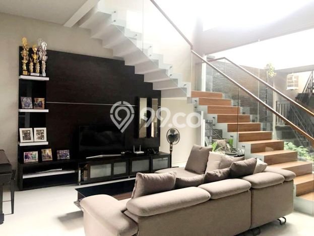 Dijual Rumah Premium dengan Fasilitas Sekitar Komplit di Rungkut, Surabaya Dijual Rumah Premium dengan Fasilitas Sekitar Komplit di Rungkut, Surabaya