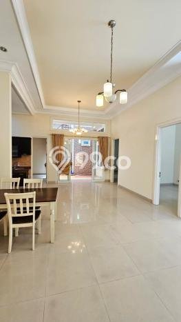 Rumah Eksklusif Siap Huni LT 217m2 di Gayungan, Surabaya Rumah Eksklusif Siap Huni LT 217m2 di Gayungan, Surabaya