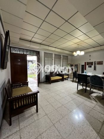 Hunian Mewah LB 650m2 Siap Huni Desain Elegan di Manyar, Surabaya Hunian Mewah LB 650m2 Siap Huni Desain Elegan di Manyar, Surabaya