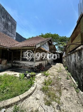 Rumah Bagus kawasan Klojen, Malang, Luas 722m2m² LB 266m2m² DIJUAL CEPAT! Rumah Bagus kawasan Klojen, Malang, Luas 722m2m² LB 266m2m² DIJUAL CEPAT!