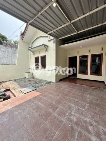 Rumah 2 Kamar Lokasi Asri di Sukolilo, Surabaya Rumah 2 Kamar Lokasi Asri di Sukolilo, Surabaya