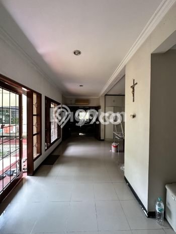 Rumah PREMIUM di Dukuh Pakis, Surabaya, LT 660m2m² LB 625m2m² KESEMPATAN TERBATAS! Rumah PREMIUM di Dukuh Pakis, Surabaya, LT 660m2m² LB 625m2m² KESEMPATAN TERBATAS!