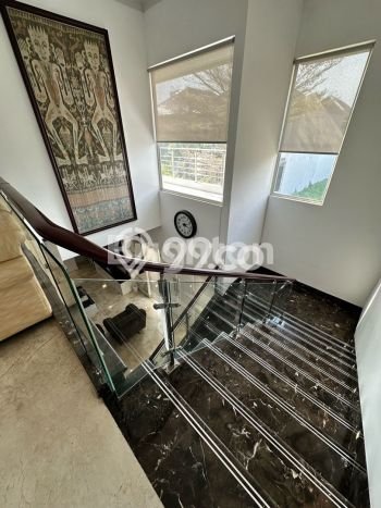 SPECIAL PRICE! Rumah Strategis lokasi Sukolilo, Luas 352m2m² Bangunan 520m2m² SPECIAL PRICE! Rumah Strategis lokasi Sukolilo, Luas 352m2m² Bangunan 520m2m²