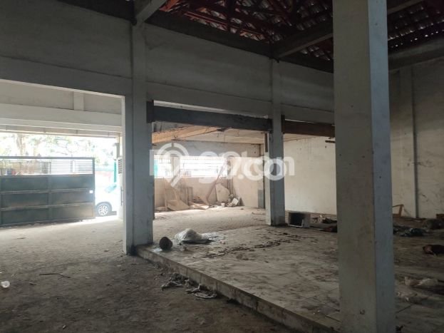 PENAWARAN TERBAIK! Rumah Strategis di Wonocolo, LT 488m2m² Bangunan 399m2m² PENAWARAN TERBAIK! Rumah Strategis di Wonocolo, LT 488m2m² Bangunan 399m2m²