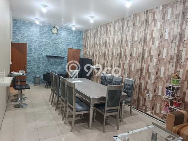 Rumah Mewah LB 525m2 Siap Pakai Desain Elegan di Manyar, Surabaya Rumah Mewah LB 525m2 Siap Pakai Desain Elegan di Manyar, Surabaya
