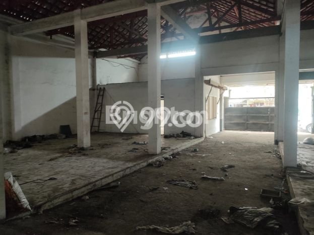 PENAWARAN TERBAIK! Rumah Strategis di Wonocolo, LT 488m2m² Bangunan 399m2m² PENAWARAN TERBAIK! Rumah Strategis di Wonocolo, LT 488m2m² Bangunan 399m2m²