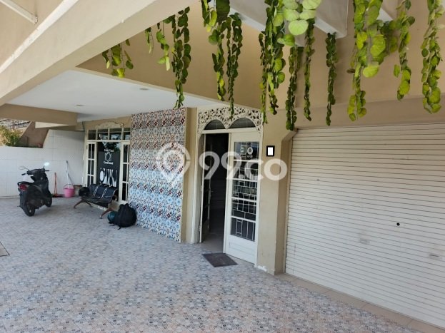 Rumah Mewah LB 525m2 Siap Pakai Desain Elegan di Manyar, Surabaya Rumah Mewah LB 525m2 Siap Pakai Desain Elegan di Manyar, Surabaya