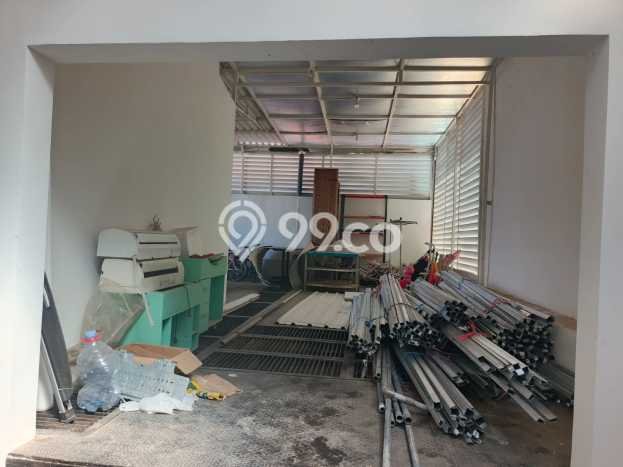 Rumah Mewah LB 525m2 Siap Pakai Desain Elegan di Manyar, Surabaya Rumah Mewah LB 525m2 Siap Pakai Desain Elegan di Manyar, Surabaya