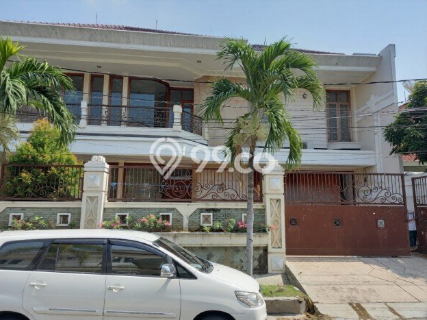 Siap Huni Rumah Mewah 6 Kamar di Genteng Dekat ke Mana Saja Siap Huni Rumah Mewah 6 Kamar di Genteng Dekat ke Mana Saja